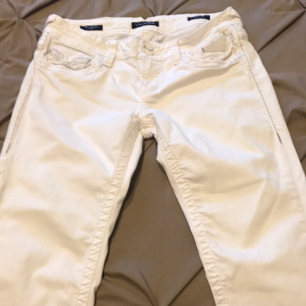 Women’s white Capri pants